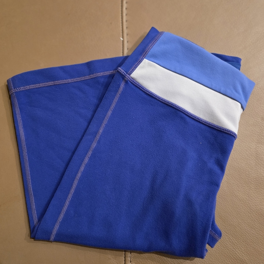 Lululemon Women's Athletic Astro Crop Blue & White Leggings Size 6